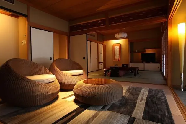 Oda, Sigara İçilebilir, Avlu Manzaralı (Japanese Western Style - RAIRAKKU)