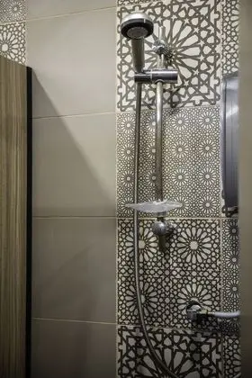 Ortak Ranzalı Oda, Karma Ranzalı Oda, Özel Banyo (6-Bed)