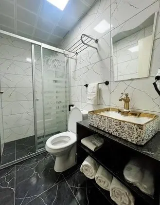Triple, Şehir Manzaralı