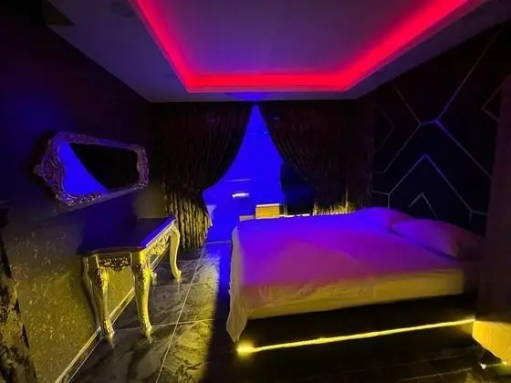 Luxury Oda