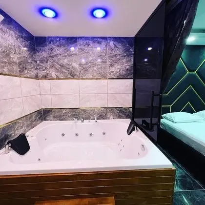 Luxury Oda