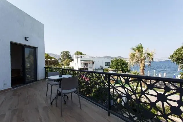 Deluxe Oda, Kısmi Deniz Manzaralı, Balkonlu