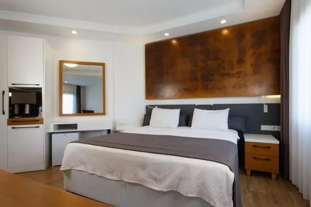 Deluxe Oda, Kısmi Deniz Manzaralı, Balkonlu