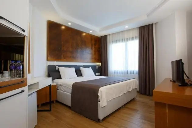 Deluxe Oda, Kısmi Deniz Manzaralı, Balkonlu