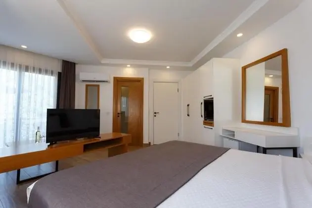 Deluxe Oda, Kısmi Deniz Manzaralı, Balkonlu