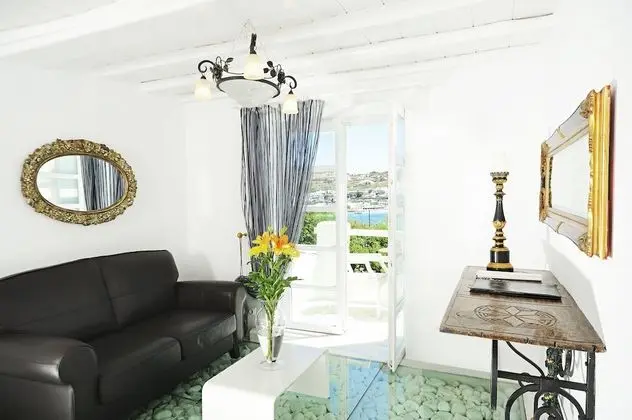 Kivotos Two Bedroom Suite Sea View