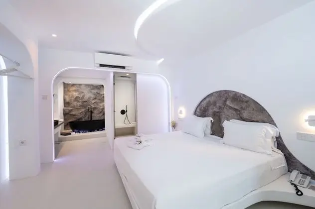 Two Bedroom Suite with Sea View & Pool