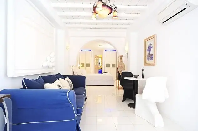 Two Bedroom Suite with Sea View & Pool