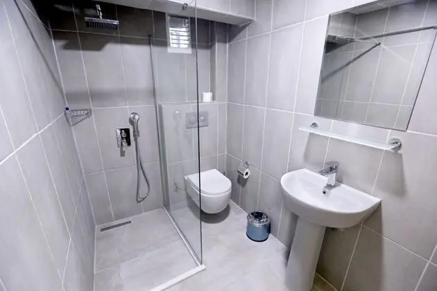 Çift Kişilik,Şehir Manzaralı