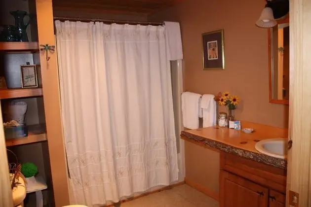 Deluxe Oda, 1 Büyük (Queen) Boy Yatak, Balkon, Göl Manzaralı (Eagle Room)