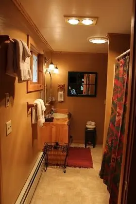 Deluxe Tek Kişilik Oda, 1 Büyük (Queen) Boy Yatak, Banyolu/Duşlu, Göl Manzaralı ( Moose Room)