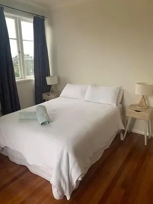 Tek Büyük Yataklı Oda, Balkon, Liman Manzaralı (Muriwai)