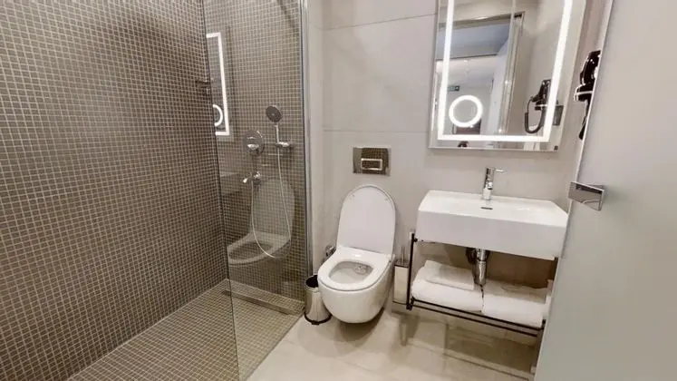 Deluxe Oda, Fransız Balkonlu