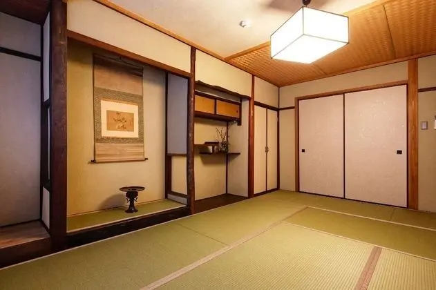 Traditional Ev (Private)