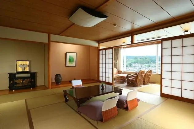 Traditional Oda, Sigara İçilmez, Nehir Manzaralı (Deluxe Triple Japanese Western,60sqm)
