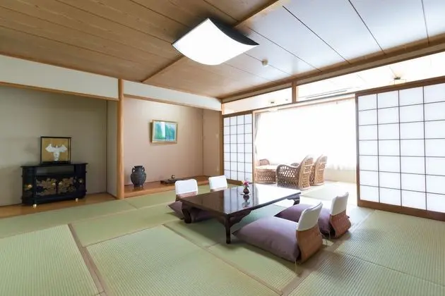 Traditional Oda, Sigara İçilmez, Nehir Manzaralı (Deluxe Triple Japanese Western,60sqm)