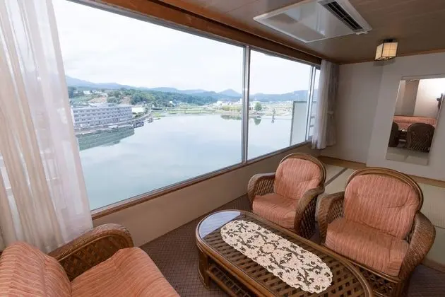 Traditional Oda, Sigara İçilmez, Nehir Manzaralı (Deluxe Triple Japanese Western,60sqm)