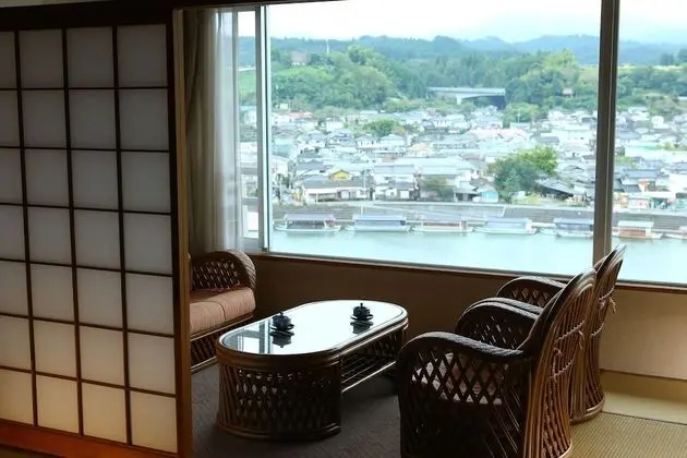 Traditional Oda, Sigara İçilmez, Nehir Manzaralı (Deluxe Triple Japanese Western,60sqm)