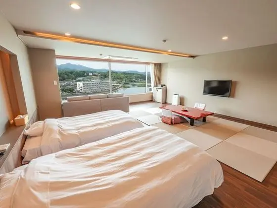 Traditional Oda, Sigara İçilmez, Nehir Manzaralı (Deluxe Triple Japanese Western,60sqm)