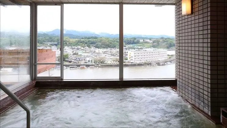 Traditional Oda, Sigara İçilmez, Nehir Manzaralı (Deluxe Triple Japanese Western,60sqm)