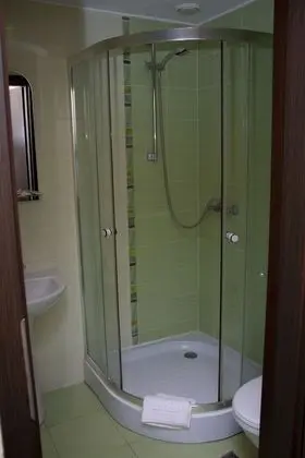 Basic Tek Büyük veya İki Ayrı Yataklı Oda