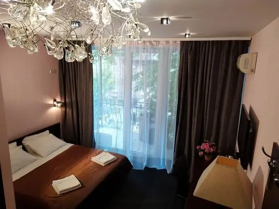 Deluxe Tek Büyük Yataklı Oda, Avlu Manzaralı