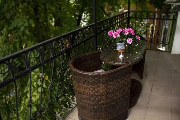 Deluxe Tek Büyük Yataklı Oda, Avlu Manzaralı
