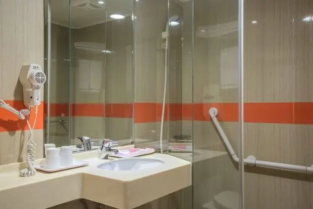 Standard Dört Kişilik Oda