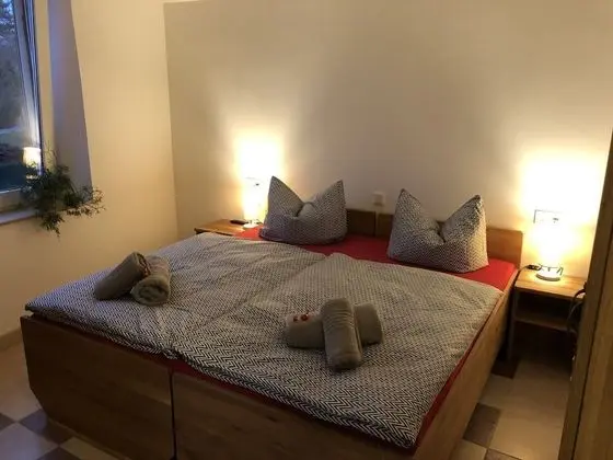 Basic Üç Kişilik Oda, Ortak Banyo, Nehir Manzaralı