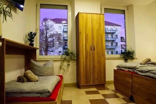 Basic Üç Kişilik Oda, Ortak Banyo, Nehir Manzaralı