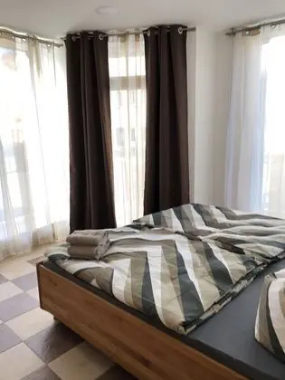 Basic Üç Kişilik Oda, Ortak Banyo, Şehir Manzaralı