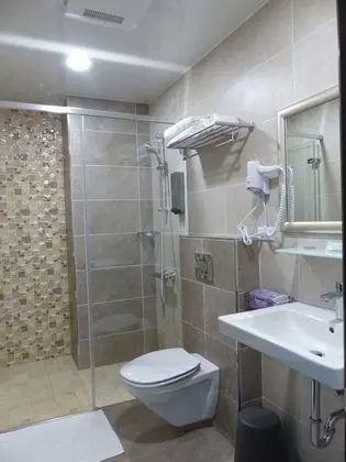 Senior Tek Büyük Yataklı Oda