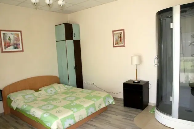 Traditional Apart Daire, Teras