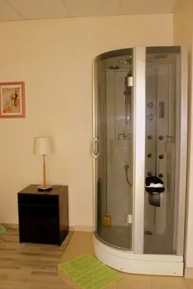 Traditional Apart Daire, Teras