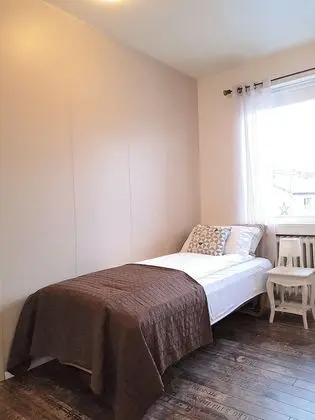 Tek Büyük veya İki Ayrı Yataklı Oda, Ortak Banyo