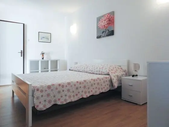 Villa (Holiday Home with Terrace, Pool and S)