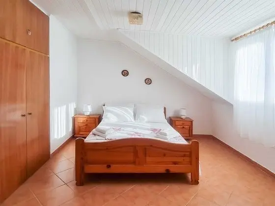 Villa (Holiday Home with Terrace, Pool and S)