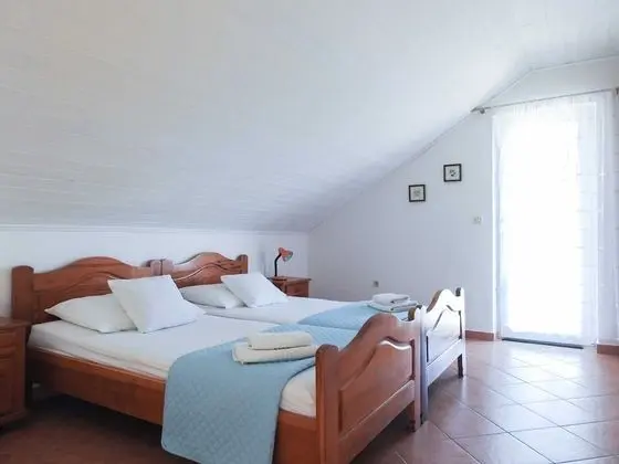 Villa (Holiday Home with Terrace, Pool and S)