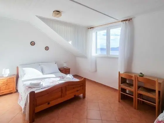 Villa (Holiday Home with Terrace, Pool and S)