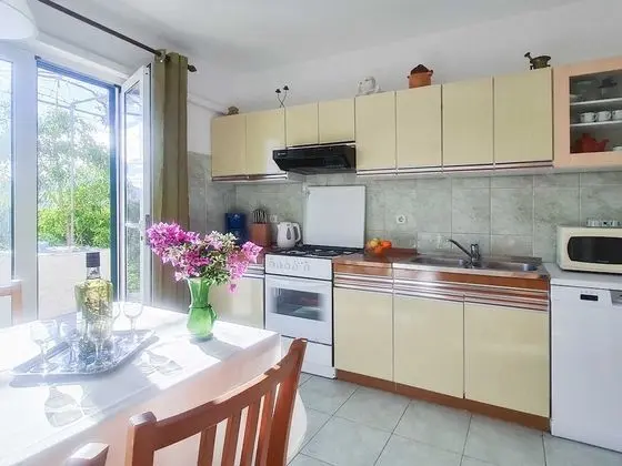 Villa (Holiday Home with Terrace, Pool and S)