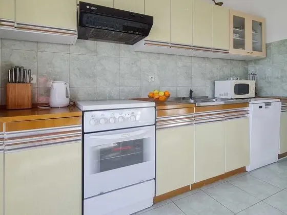 Villa (Holiday Home with Terrace, Pool and S)