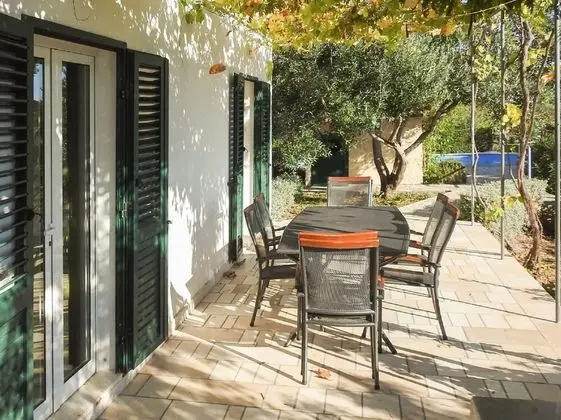 Villa (Holiday Home with Terrace, Pool and S)