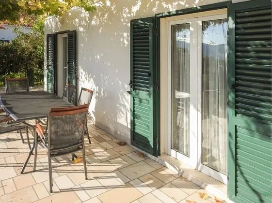 Villa (Holiday Home with Terrace, Pool and S)