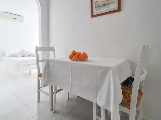 Villa (Holiday Home with Terrace, Pool and S)