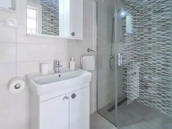 Villa (Holiday Home with Terrace, Pool and S)