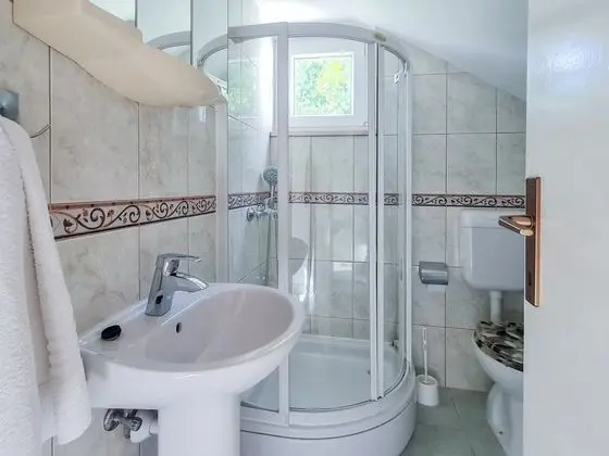 Villa (Holiday Home with Terrace, Pool and S)