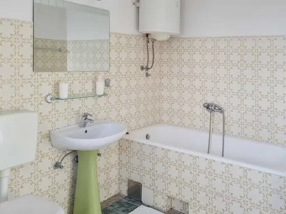 Villa (Holiday Home with Terrace, Pool and S)