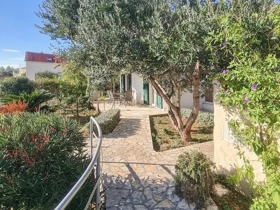 Villa (Holiday Home with Terrace, Pool and S)