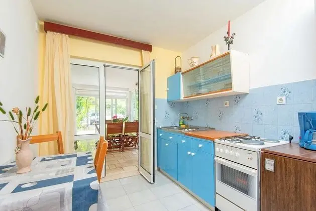 Villa (Holiday Home with Terrace, Pool and S)