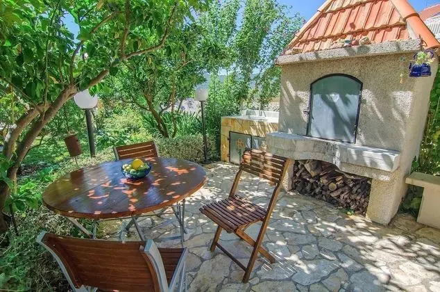 Villa (Holiday Home with Terrace, Pool and S)